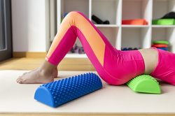 Półwałek do masażu sensoryczny czerwony 30 cm Tullo ref 492